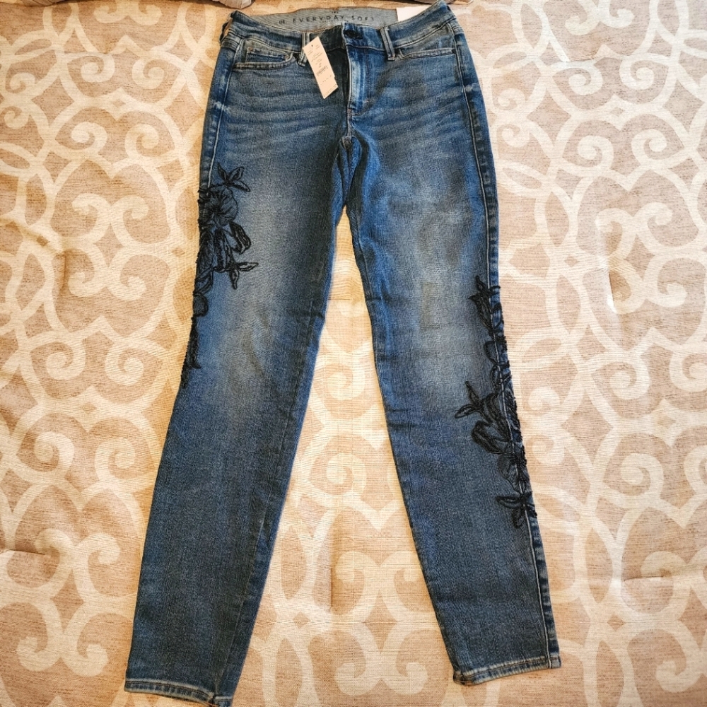 NWT White House Black Market Embellished Ankle Jeans Size 0L.